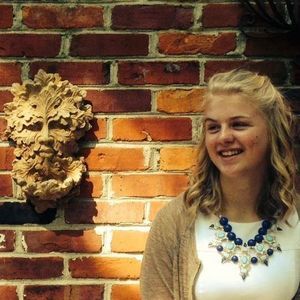 Meet your Posher, Annie